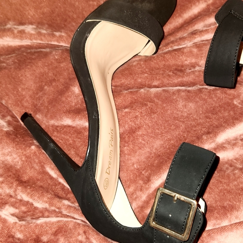 Dream Pairs 8.5 Black Velvet High Heels - Picture 5 of 7